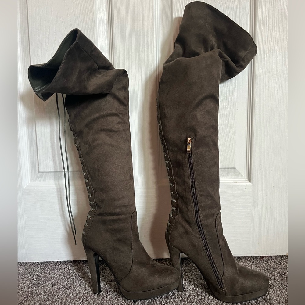 Chic Over-the-Knee Boots in Dark Brown Suede